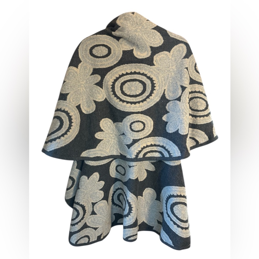 Coco+Carmen Oversized Floral Knit Open Front Poncho Cardigan w/Arm Holes. OS - Picture 2 of 6